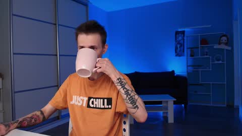 your lovely Oli online show from December 25, 11:31 pm