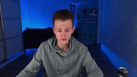 your lovely Oli online show from December 27, 2:58 am