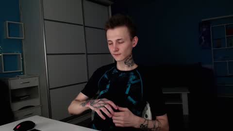 your lovely Oli online show from January 8, 3:07 pm