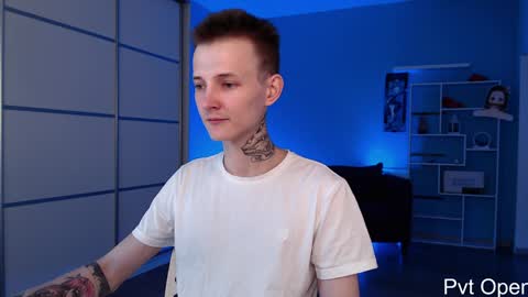 your lovely Oli online show from January 26, 5:34 pm