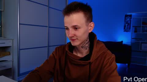 your lovely Oli online show from January 27, 7:56 am