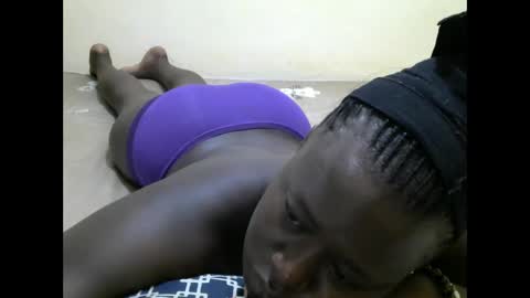 Snapshot of darling_ella chatting on January 2, 4:20 am darling_ella online show from January 2, 4:20 am