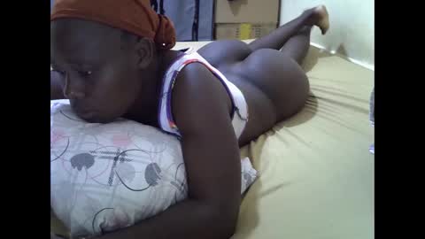 Snapshot of darling_ella chatting on October 9, 3:04 am darling_ella online show from October 9, 3:04 am