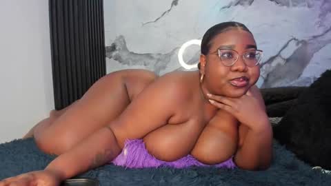 Snapshot of darnellqueen chatting on November 21, 4:49 pm Darnell Queen online show from November 21, 4:49 pm