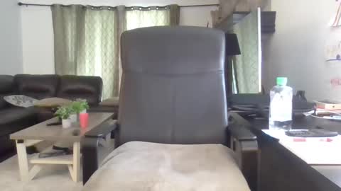 Snapshot of darryl43321 chatting on October 2, 9:00 pm darryl43321 online show from October 2, 9:00 pm