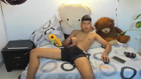 darwinandbrayan online show from March 8, 7:17 pm