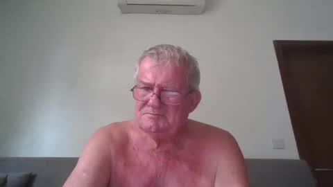 Snapshot of darwincock chatting on April 17, 3:20 am darwincock online show from April 17, 3:20 am