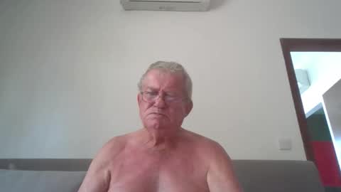 Snapshot of darwincock chatting on April 18, 5:00 am darwincock online show from April 18, 5:00 am