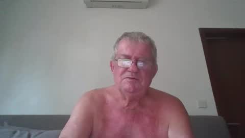Snapshot of darwincock chatting on April 19, 1:38 am darwincock online show from April 19, 1:38 am