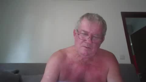 Snapshot of darwincock chatting on April 21, 1:53 am darwincock online show from April 21, 1:53 am