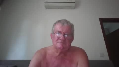 Snapshot of darwincock chatting on April 22, 1:41 am darwincock online show from April 22, 1:41 am