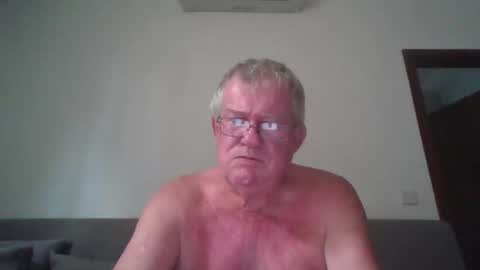 Snapshot of darwincock chatting on April 23, 2:35 am darwincock online show from April 23, 2:35 am