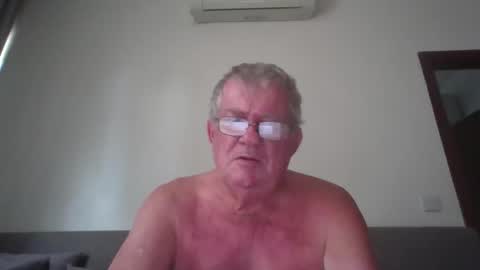 Snapshot of darwincock chatting on April 24, 2:03 am darwincock online show from April 24, 2:03 am