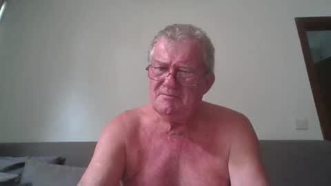 Snapshot of darwincock chatting on April 28, 2:27 am darwincock online show from April 28, 2:27 am