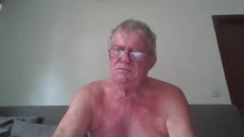 Snapshot of darwincock chatting on April 29, 2:26 am darwincock online show from April 29, 2:26 am