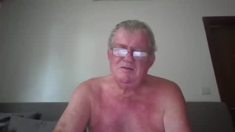 Snapshot of darwincock chatting on April 30, 1:23 am darwincock online show from April 30, 1:23 am