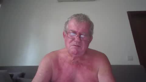 Snapshot of darwincock chatting on May 1, 2:38 am darwincock online show from May 1, 2:38 am