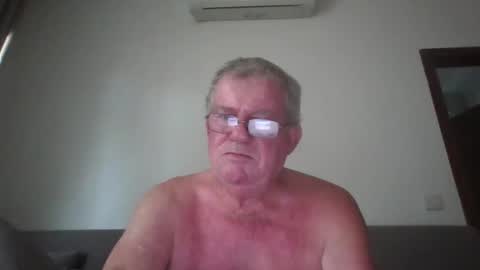 Snapshot of darwincock chatting on May 2, 1:54 am darwincock online show from May 2, 1:54 am