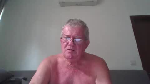 Snapshot of darwincock chatting on May 3, 2:50 am darwincock online show from May 3, 2:50 am