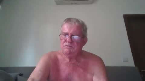 Snapshot of darwincock chatting on May 4, 2:29 am darwincock online show from May 4, 2:29 am