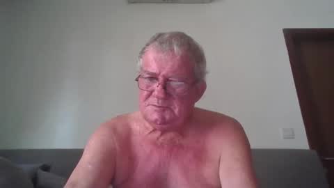 Snapshot of darwincock chatting on May 5, 4:20 am darwincock online show from May 5, 4:20 am