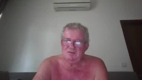 Snapshot of darwincock chatting on May 7, 3:12 am darwincock online show from May 7, 3:12 am