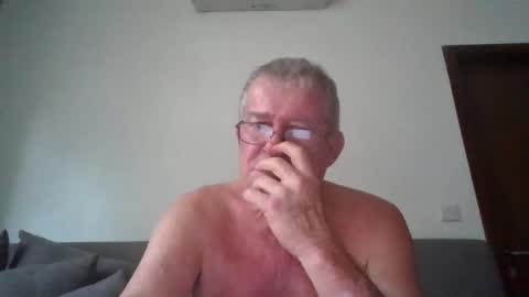 Snapshot of darwincock chatting on June 8, 2:01 am darwincock online show from June 8, 2:01 am