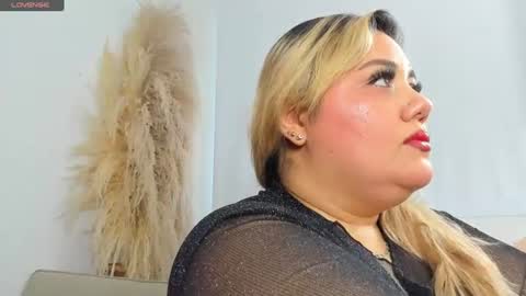 Snapshot of dasha_royale chatting on June 15, 2:08 pm Dasha online show from June 15, 2:08 pm