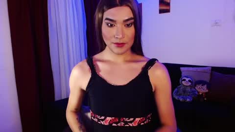 Snapshot of dashly_queen1 chatting on April 7, 12:55 am dashly_queen1 online show from April 7, 12:55 am