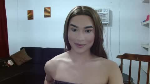Snapshot of dashly_queen1 chatting on May 2, 8:25 pm dashly_queen1 online show from May 2, 8:25 pm