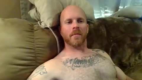 Snapshot of dave8404 chatting on April 23, 7:27 pm Dave online show from April 23, 7:27 pm