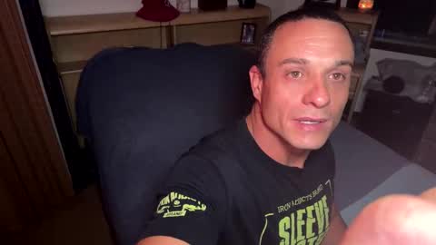 dave875126 online show from June 3, 12:57 am