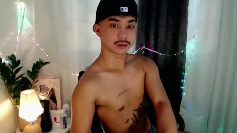 Snapshot of dave_cummers chatting on April 8, 12:43 am DAVE online show from April 8, 12:43 am