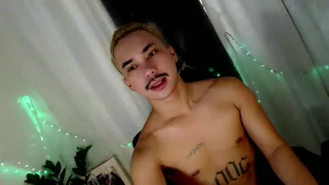 Snapshot of dave_cummers chatting on April 12, 12:37 am DAVE online show from April 12, 12:37 am