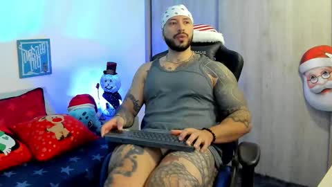 Snapshot of dave_max93 chatting on December 22, 10:01 am DAVE MAX online show from December 22, 10:01 am