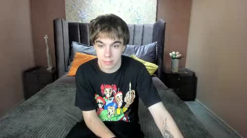 Snapshot of davebevy chatting on June 17, 7:37 pm Dave online show from June 17, 7:37 pm