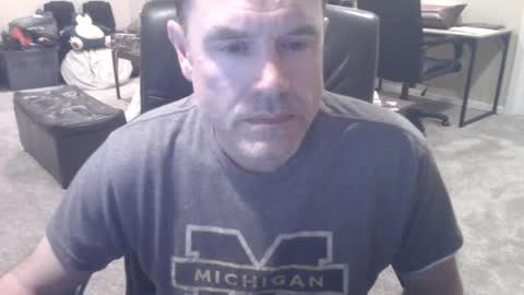 Snapshot of daved14u chatting on September 30, 5:23 am daved14u online show from September 30, 5:23 am