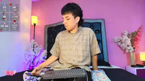 Snapshot of davel_svetla chatting on November 15, 1:29 pm davel_svetla online show from November 15, 1:29 pm