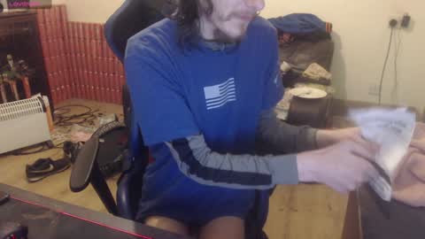 Snapshot of daver281197 chatting on December 7, 7:49 am dave online show from December 7, 7:49 am