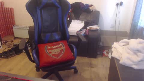 Snapshot of daver281197 chatting on February 7, 10:40 am dave online show from February 7, 10:40 am