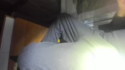 Snapshot of david089613 chatting on February 9, 4:05 am david089613 online show from February 9, 4:05 am