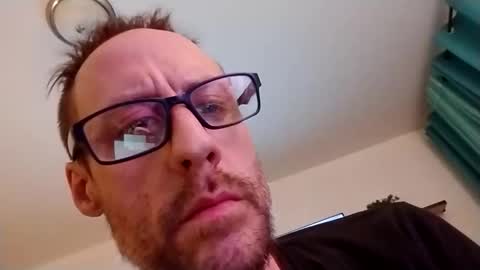 Snapshot of david1982yesyes chatting on April 1, 3:07 am david1982yesyes online show from April 1, 3:07 am