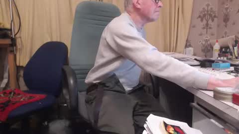 Snapshot of david89853 chatting on February 15, 12:29 am David online show from February 15, 12:29 am