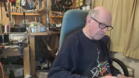 Snapshot of david89853 chatting on February 22, 12:12 am David online show from February 22, 12:12 am