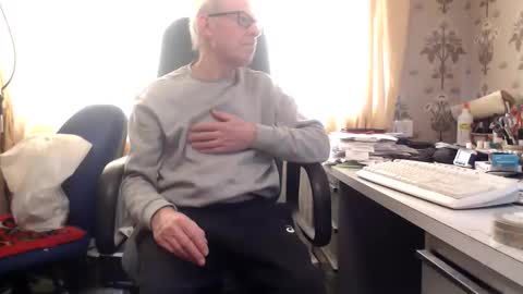 Snapshot of david89853 chatting on March 19, 2:54 pm David online show from March 19, 2:54 pm