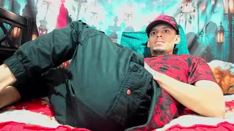 Snapshot of david_latin666_ chatting on November 16, 6:24 pm David online show from November 16, 6:24 pm