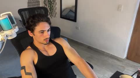 Snapshot of david_muller_ chatting on April 14, 6:14 pm David online show from April 14, 6:14 pm