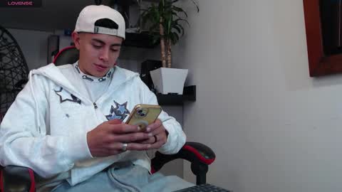 Snapshot of david_savage_ chatting on October 20, 10:32 pm david online show from October 20, 10:32 pm