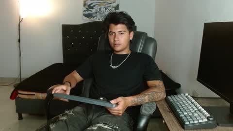 Snapshot of davidbless chatting on February 19, 1:01 am David Bless online show from February 19, 1:01 am