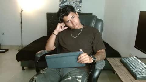 Snapshot of davidbless chatting on February 23, 12:19 am David Bless online show from February 23, 12:19 am